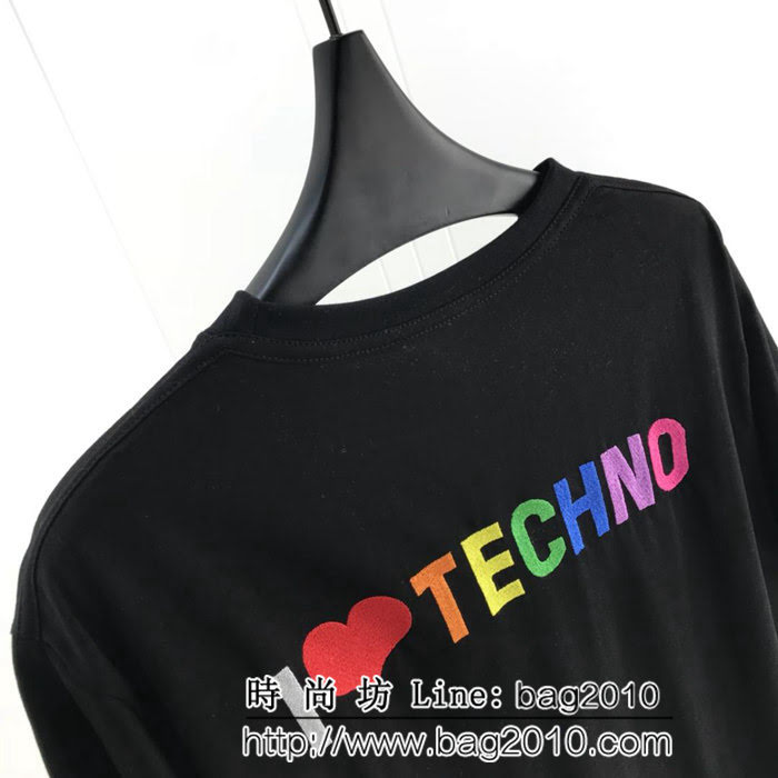 BALENCIAGA巴黎世家 19SS早春新款 背後彩色I Love Techno刺繡 黑色短袖 男女同款 ydi2522